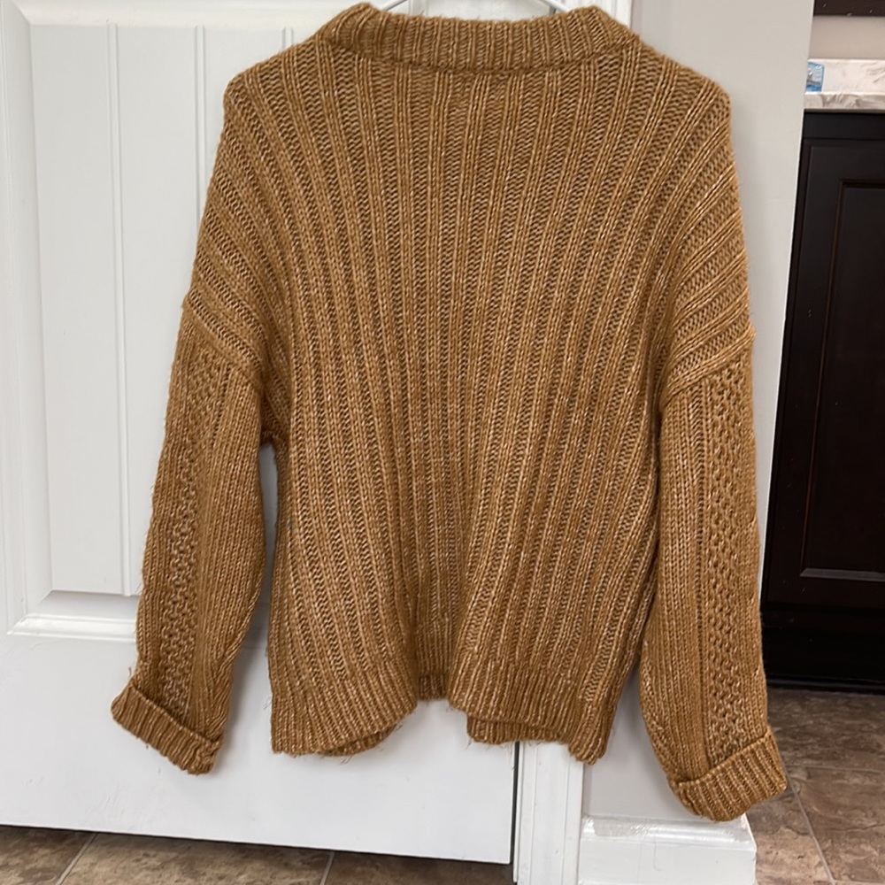 Women’s Sweater - Picture 3 of 3